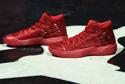 传统的3/4内靴潮牌品牌和7个鞋带孔（JORDAN MELO M13大红开箱图 乔丹MELO M13实物开箱）