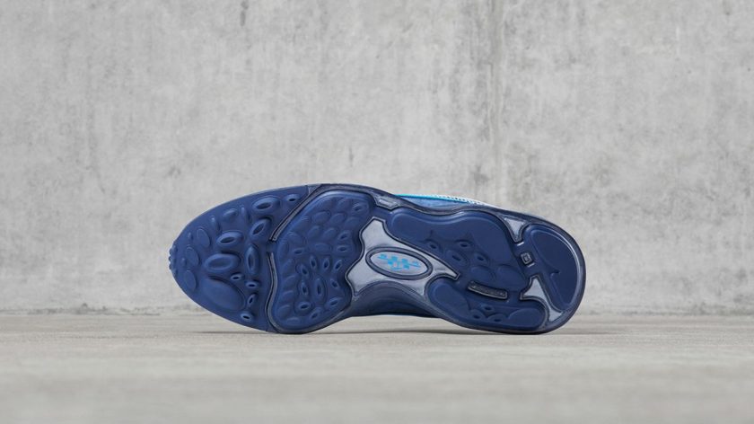 在03年的时候这潮牌品牌款就横空出世（Nike Air Zoom Spiridon’16联名STASH好看吗 Nike Air Zoom Spiridon’16 X STASH深度赏析）