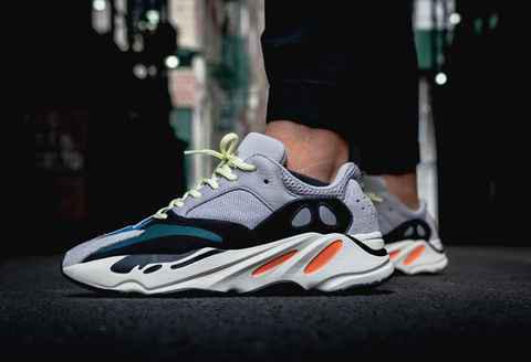 但目前尚未公潮牌品牌布具体发售信息（Yeezy Boost 700 Wave Runner好看吗 Yeezy Boost 700 Wave Runner深度赏析）