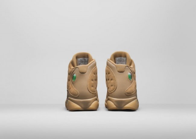上方鞋带孔采用金色铆钉打造潮牌信息！Air Jordan 13 “Wheat”整体风格硬朗（AJ13“Wheat”小麦配色好看吗 Air Jordan 13 “Wheat”多少钱）