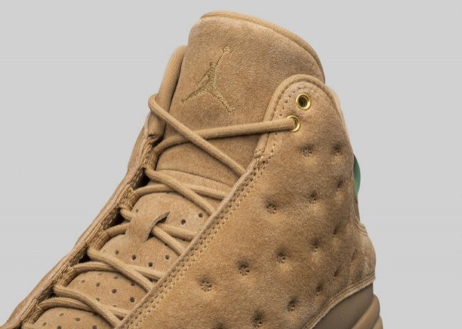 上方鞋带孔采用金色铆钉打造潮牌信息！Air Jordan 13 “Wheat”整体风格硬朗（AJ13“Wheat”小麦配色好看吗 Air Jordan 13 “Wheat”多少钱）