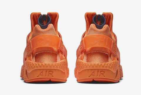 并附赠金潮牌属铭牌（Nike Air Huarache QS芝加哥特别版好看吗 Nike Air Huarache QS芝加哥别注拉链版本深度赏析）