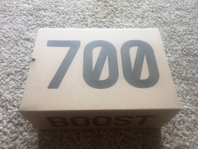 YEEZY BOOST 700开箱图 椰潮牌子700复古跑鞋实物开箱赏析（YEEZY BOOST 700开箱图 椰子700复古跑鞋实物开箱赏析）