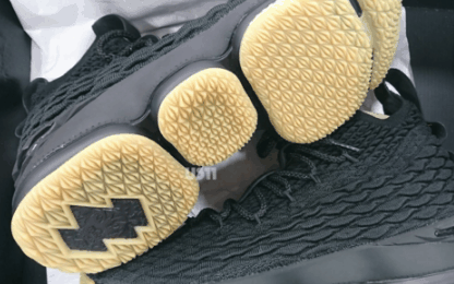 lbj15黑生胶开箱图 詹姆斯15代“Black Gum”实物开箱