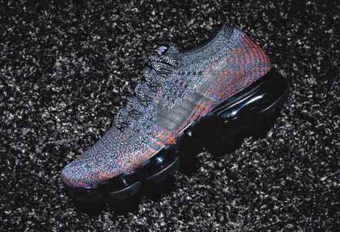 此番又将迎来一款潮牌多彩的全新配色登场（Nike Air VaporMax “Blue Lagoon” 好看吗 VaporMax彩虹新配色多少钱）