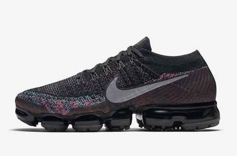 此番又将迎来一款潮牌多彩的全新配色登场（Nike Air VaporMax “Blue Lagoon” 好看吗 VaporMax彩虹新配色多少钱）
