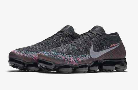 鞋侧Swoosh Logo 及后跟潮牌汇潮牌网细节采用 3M 反光材质打造（Nike Air VaporMax彩虹配色怎么样 Air VaporMax “Blue Lagoon”深度赏析）