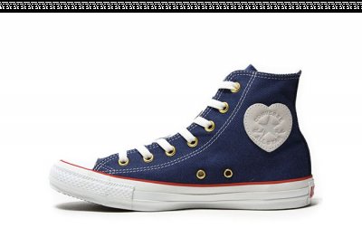 都让人心动不已！ Converse Chuck Taylor All Star桃心配色多少潮牌商城钱 据悉眼前两款特别打造的 “Heartpatch” 鞋款将在 12 月日本atmos 网店限量发售（Converse Chuck Taylor All Star桃心配色怎么样 匡威Chuck Taylor All Star “Heartpatch” 深度赏析）