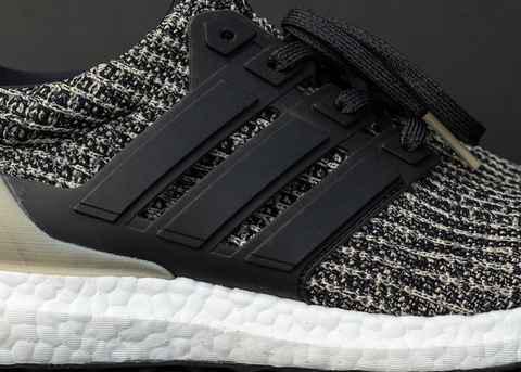 配色方案选用酷黑潮牌汇潮牌网搭配卡其色装扮构成（Ultra Boost 4.0摩卡配色好看吗 adidas Ultra Boost 4.0“Mocha”配色深度赏析）
