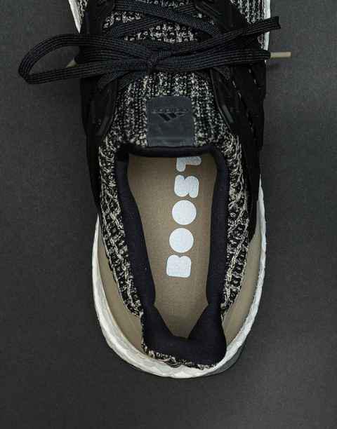 配色方案选用酷黑潮牌汇潮牌网搭配卡其色装扮构成（Ultra Boost 4.0摩卡配色好看吗 adidas Ultra Boost 4.0“Mocha”配色深度赏析）