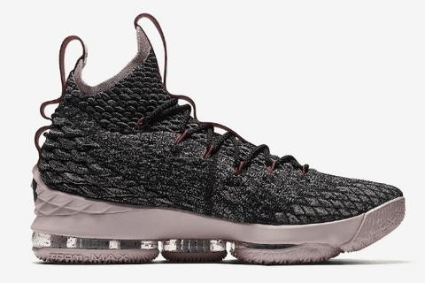 发售价格为185美元 LeBron 15“Pride of Ohio”深度赏析潮牌汇潮牌网 侧面很是帅气 鞋底的纹路也很棒 再来一张侧面的 背后标志性的Logo （LBJ15代“Pride of Ohio”配色怎么样 LeBron 15“Pride of Ohio”深度赏析）