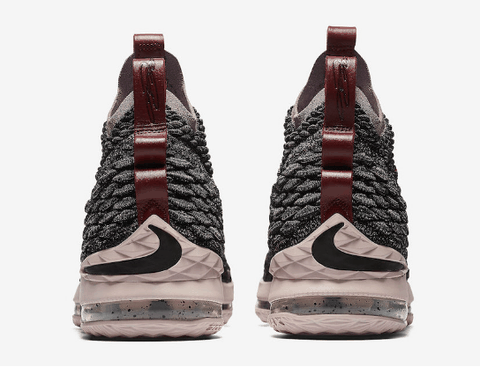 发售价格为185美元 LeBron 15“Pride of Ohio”深度赏析潮牌汇潮牌网 侧面很是帅气 鞋底的纹路也很棒 再来一张侧面的 背后标志性的Logo （LBJ15代“Pride of Ohio”配色怎么样 LeBron 15“Pride of Ohio”深度赏析）