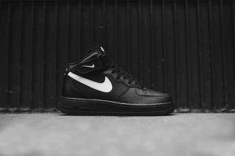 VLONE的包容潮牌汇潮牌网店性更宽（Air Force 1联名VLONE版本怎么样 AF1联名VLONE黑黄低帮和黑白中帮深度赏析）