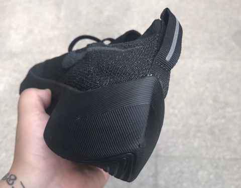 配上Nike的底蕴简潮牌商城直就是一款神作（Nike Vapor Street Flyknit好看吗 纯黑Vapor Street FK开箱图）