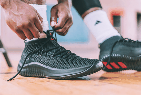 利拉德4黑色款好看吗 Adidas Dame 4 “Dame Time”怎么样