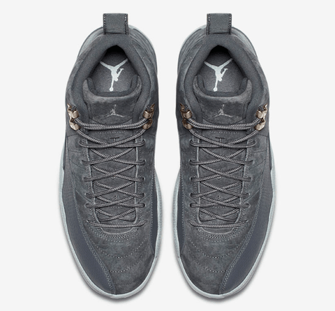 每球都刺穿潮牌商城对手心脏（AJ12 灰麂皮 “Dark Grey” 配色好看吗 Air Jordan 12 “Dark Grey” 深度赏析）