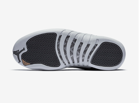 每球都刺穿潮牌商城对手心脏（AJ12 灰麂皮 “Dark Grey” 配色好看吗 Air Jordan 12 “Dark Grey” 深度赏析）
