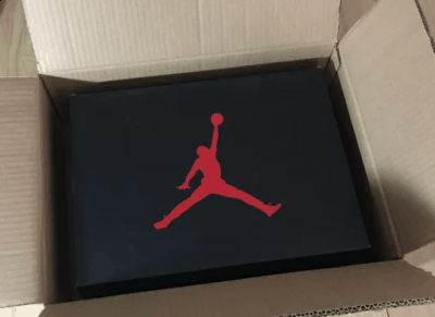 灰色中底上使潮牌用了泼墨点缀（AJ5 白水泥开箱图 Air Jordan 5白水泥怎么样）