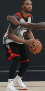 鞋子拿在手上潮牌商城的质感也还不错（Adidas Dame 4 值得买吗 Adidas Dame 4 开箱测评）