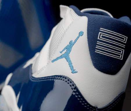  抽屉式鞋盒 一览潮牌信息 精致的鞋面 侧帮 后跟（AJ 11 UNC开箱图 Air Jordan 11 “UNC”怎么样）