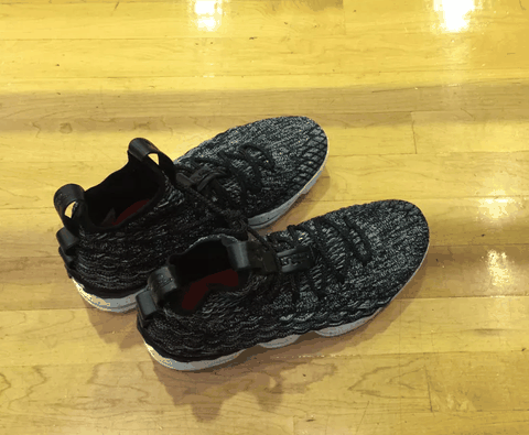 LBJ15和库里4哪个好 LBJ15和curry4对比测评