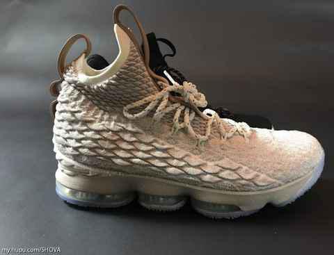 LBJ15和LBJ14有什么区别 詹姆斯历代战靴盘点