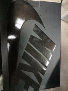 整体感觉起到一个不错的效果 鞋盒正面 鞋盒侧面潮牌汇潮牌网店 注：由于手机上次秀逗了...还有一些鞋盒的细节图莫名其妙的不见了（Supreme皮蓬开箱图 Supreme大皮蓬实物赏析 上脚欣赏）