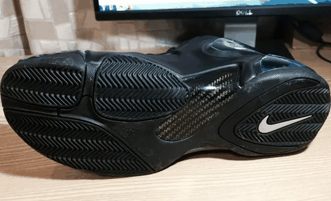 五点银色alpha标和黑色潮牌品牌麂皮搭配和触感都无敌好（NIKE风四(air ultraposite)开箱鉴赏 耐克风4和前三代对比测评）
