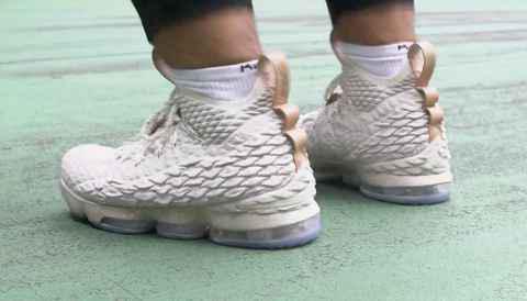 LBJ15脚感怎么样 性能如何 詹姆斯15代球鞋实战测评
