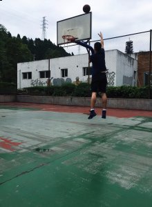  因为楼主的潮牌汇潮牌网店左脚是发力脚（安踏kt3性能怎么样 安踏kt3脚感全面实测）