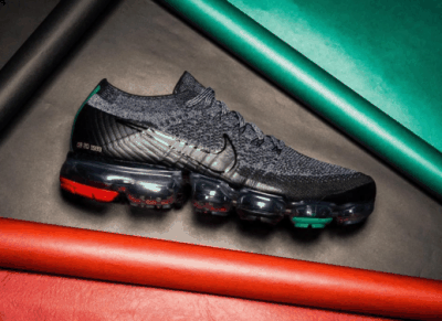  NIKE黑人月系列是为了纪念黑人潮牌商城历史月而每年都会推出的一款新鞋配色（Nike Air VaporMax 2018黑人月开箱图 Air VaporMax BHM实物开箱鉴赏）