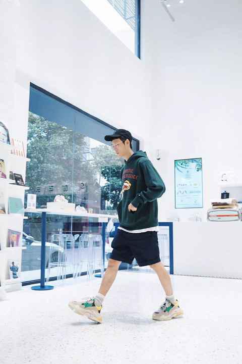 巴黎世家Triple S脚感怎么样 Balenciaga Triple S实物全方位测评
