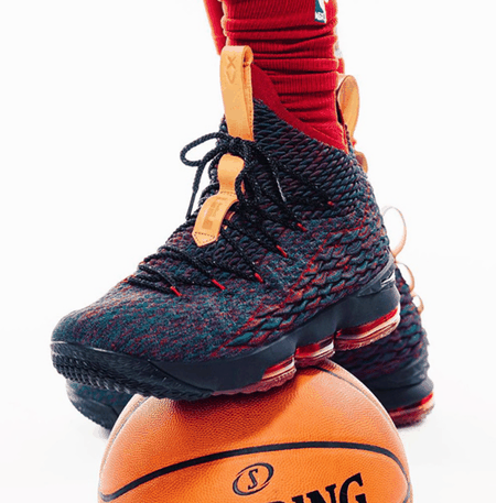 詹姆斯15代战靴骑士队配色好看吗 LeBron 15 “Cavs”多少钱 在哪买