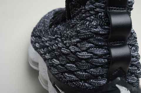LeBron 15开箱图 詹姆斯15代战靴的最新科技