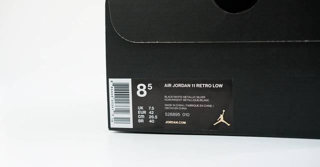 如同大理石般的银潮牌信息色元素透在漆皮上（ AIR JORDAN 11 伯爵开箱测评 aj11伯爵怎么样）