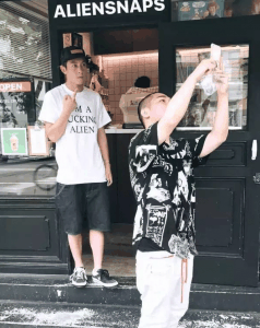 这款鞋以Converse旗下潮牌汇潮牌网店的Converse ONE STAR为蓝本（Clot匡威联名太极论语限量吗 CLOT x Converse One Star“太极”入手攻略）