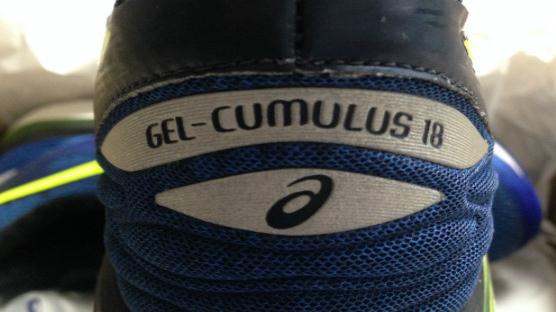 亚瑟士cumulus18开箱测评 亚瑟士cumulus18上脚测评