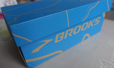 后跟有反潮牌信息光材料（布鲁克斯Ghost 9开箱测评 brooks ghost9评测）