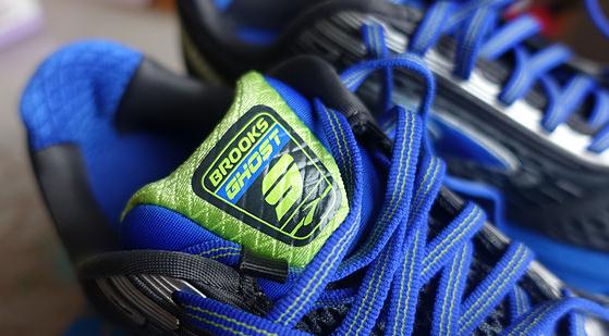 后跟有反潮牌信息光材料（布鲁克斯Ghost 9开箱测评 brooks ghost9评测）
