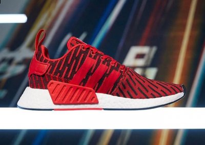 但中底的装饰潮牌汇潮牌网店块有所变化（adidas nmd r2配色大全 adidas nmd r2上脚图）