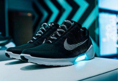 中国： Nike 上海淮海品牌体验店 地址：上海淮海中路 717 号 Nike 广州品牌体验店 地址：广州潮牌资讯天河路 228 号正佳广场西门 NIKELAB X158 地址：上海新乐路 158 号 NIKELAB DSM PEK 地址：北京三里屯北路 11 号太古里北区 N5 楼一层 9 月 23 日（HyperAdapt 1.0有卖吗 HyperAdapt 1.0怎么样）