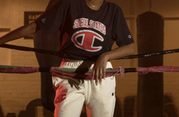 同时炮制了 Champion Tee、潮牌商城运动裤以及帽衫等 20 余件单品（冠军 x Social Status 2022 夏季联乘系列登场）