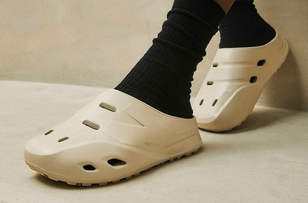  潮牌汇潮潮牌信息牌汇获悉（New Balance Clog 洞洞鞋系列上架，简约而日常）