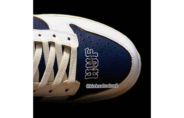 HUF 选择了时下热门鞋潮牌商城型 Nike SB Dunk Low 为蓝本（HUF x 耐克全新联名 SB Dunk“NYC”鞋款曝光，20 周年纪念）