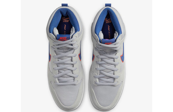 这双 SB Dunk High 采用仿潮牌麂皮与硬质帆布混合打造（耐克 SB Dunk High 全新“New York Mets”配色鞋款曝光）