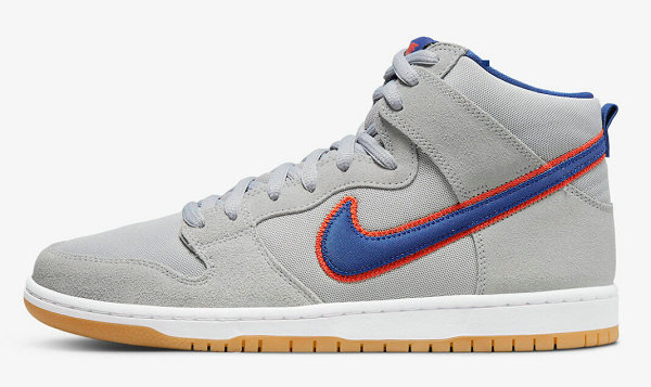 这双 SB Dunk High 采用仿潮牌麂皮与硬质帆布混合打造（耐克 SB Dunk High 全新“New York Mets”配色鞋款曝光）