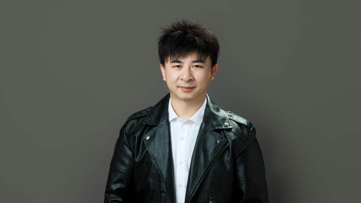 歌手杨旭勇与悠琴联合推出潮牌商城原创歌曲《悠琴依旧》《鲜花坑》（歌手杨旭勇与悠琴联合推出原创歌曲《悠琴依旧》《鲜花坑》）