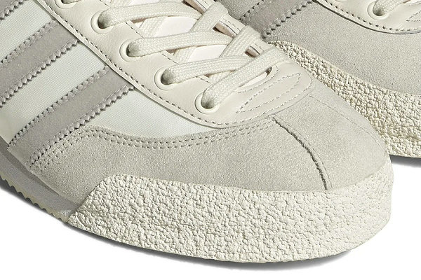 这一次 Liam Gallaghe潮牌汇潮牌网r 挑选了阿迪 LG2 SPZL 鞋型（Liam Gallagher x 阿迪达斯三叶草联名 LG2 SPZL 鞋款即将来袭）