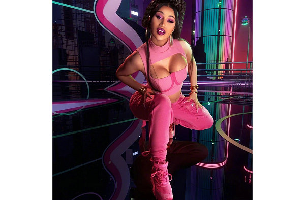 请关注 Reebok潮牌汇潮牌网店 品牌官网及网店 （Cardi B x 锐步联名“Let Me Be…Enchanted”系列即将登场）