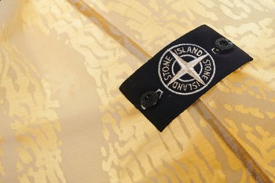 想要入手的玩家届时不妨潮牌商城前往 Stone Island 精品店逛逛~ （石头岛全新“Prototype Research Series”6.0 亮相）